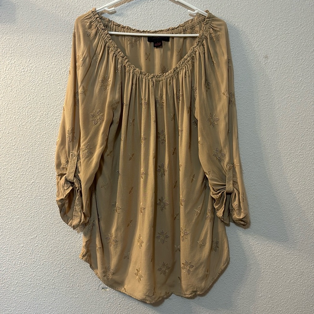 Hayley Matthews off the shoulder top size large